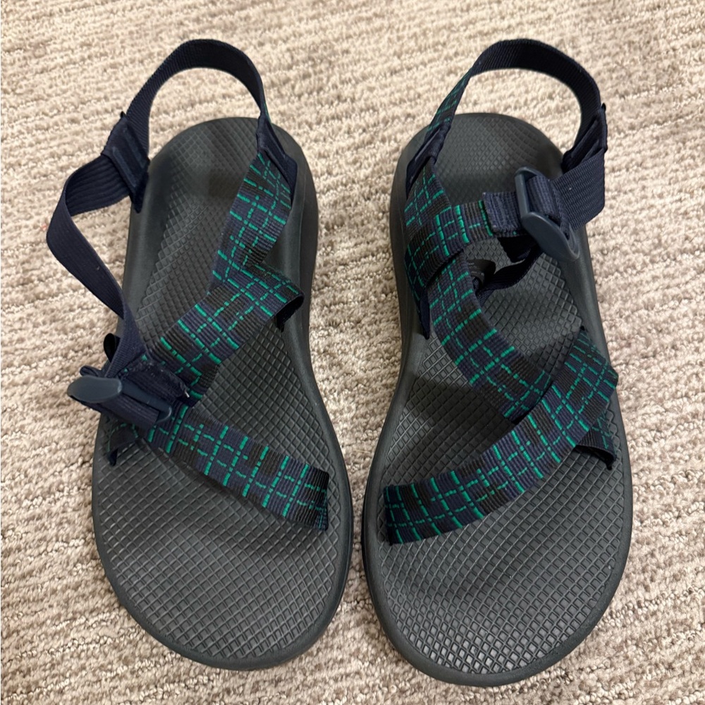 Chaco size 11 men water shoes Dark Gray / blue/ green Sandals